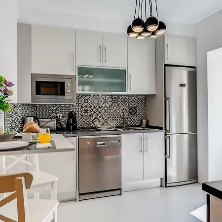 Baixa Beautiful And Luminous 3 Bdr Flat Apartment
